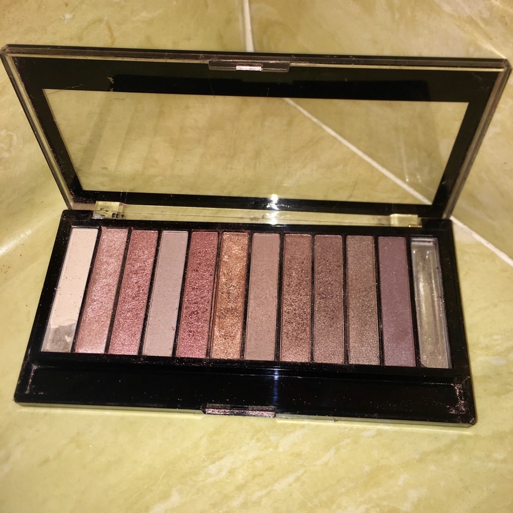 Revolution Iconic 3 eyeshadow palette